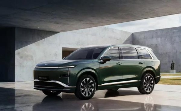 凤凰彩票「中国」有限公司 大六座SUV预售价仅需11.78万起：五菱星光L开启预售