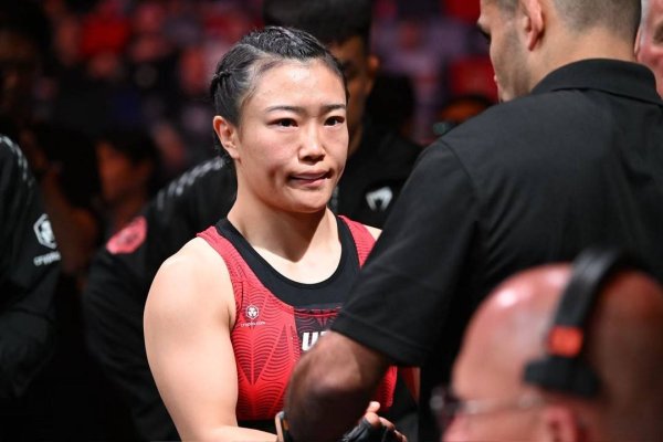 凤凰彩票中国官网入口 “格斗医师”石铭斩获UFC首胜 但愿能将我方的故事拍成电影