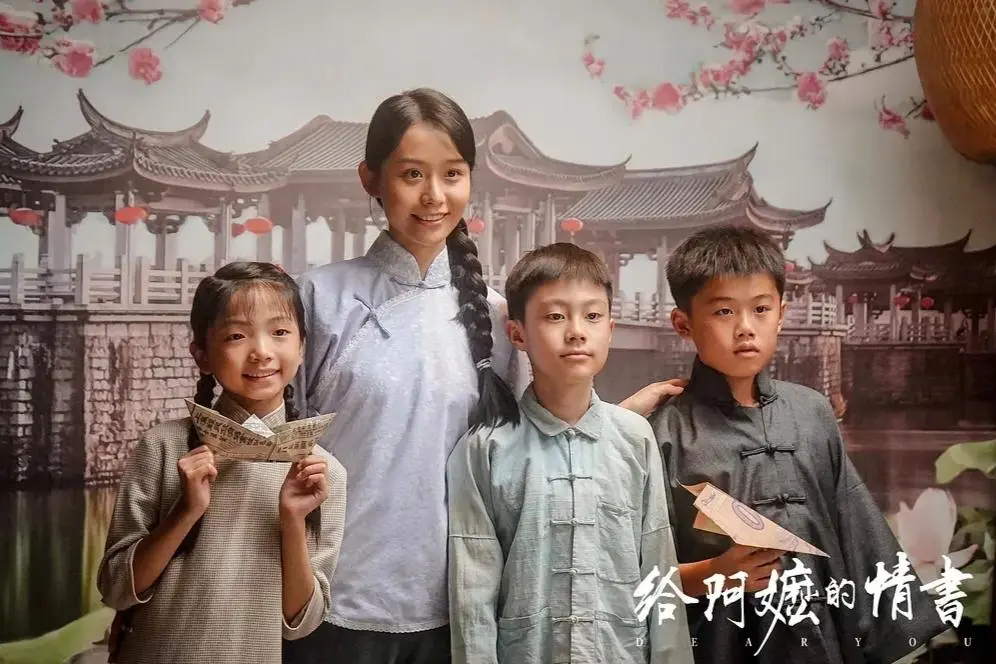 凤凰彩票「中国」有限公司 保18亿，冲20亿，《给阿嬷的情书》击败《镖东说念主》，踏进票房亚军