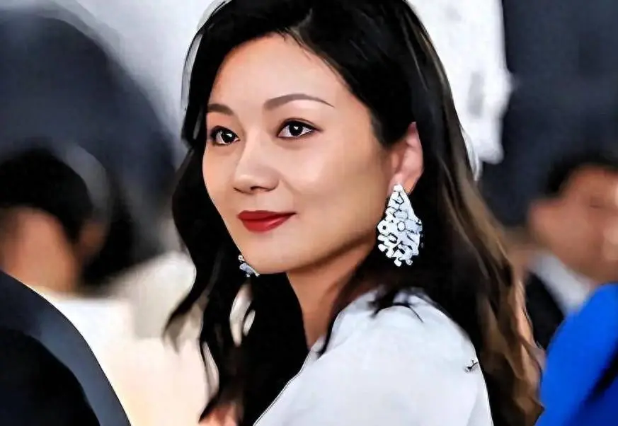 凤凰彩票「中国」有限公司 长得太好意思被导演据为己有，25岁生下3个孩子，如今个个齐给她争脸