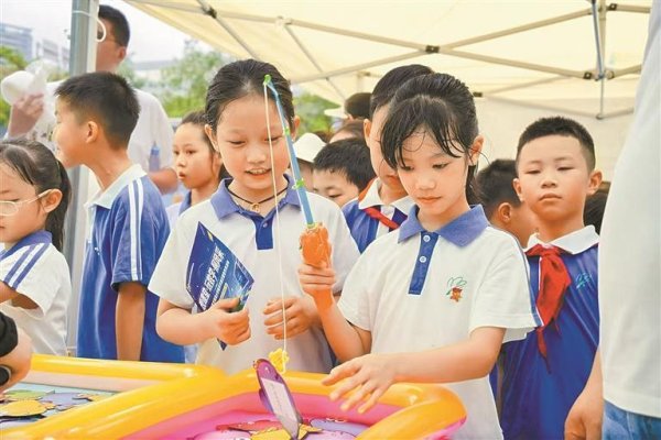 凤凰彩票中国官网入口 月亮湾小学“玩”出技俩