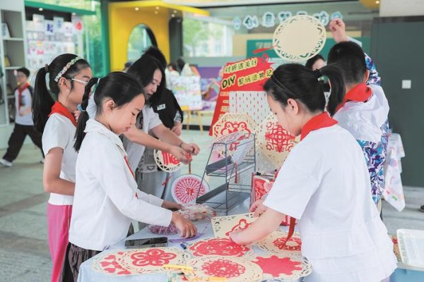 凤凰彩票中国官网入口 武汉一小学办创投节让常识变现